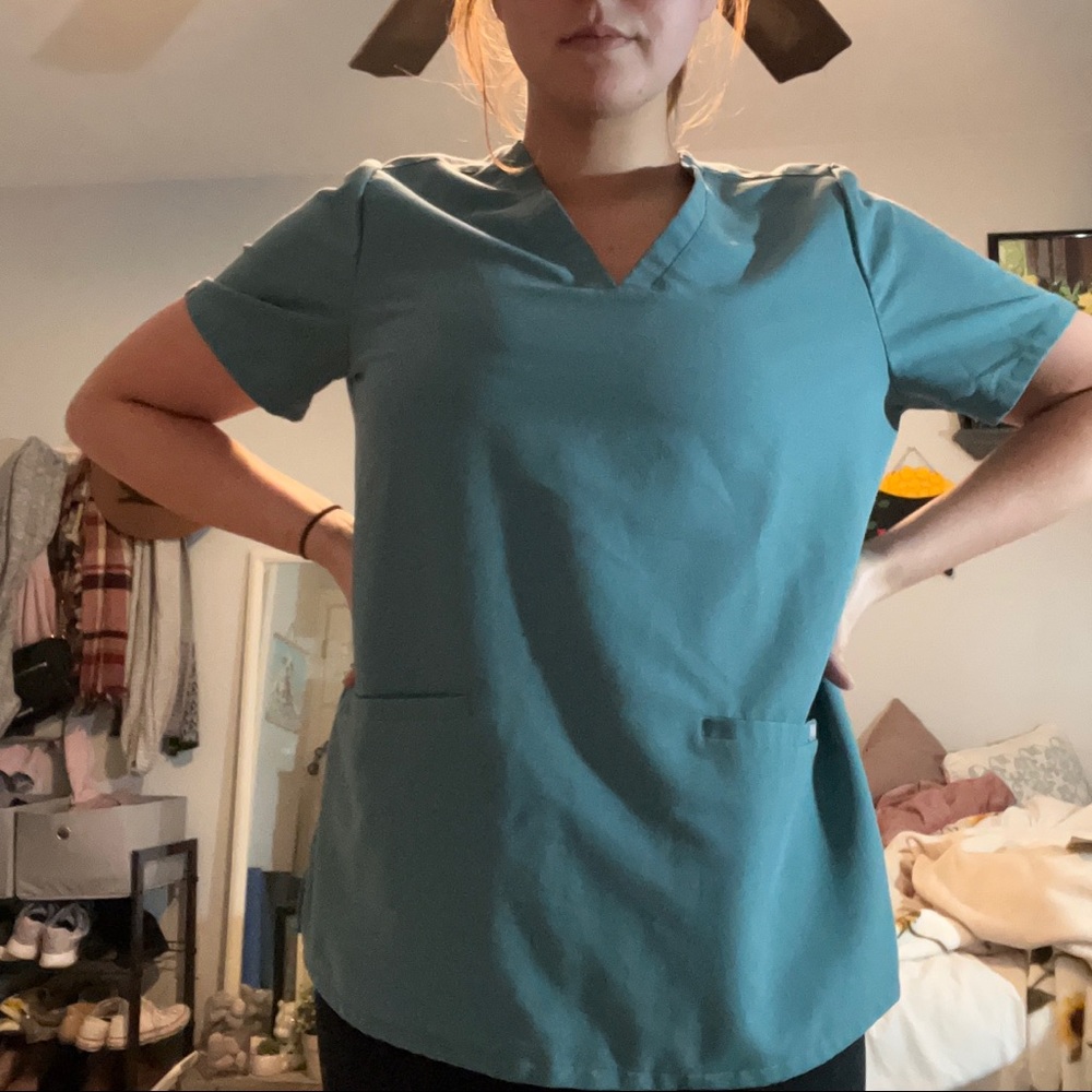 Figs Scrub Top